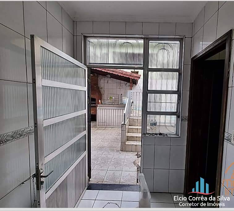 Casa à venda com 3 quartos, 270m² - Foto 8