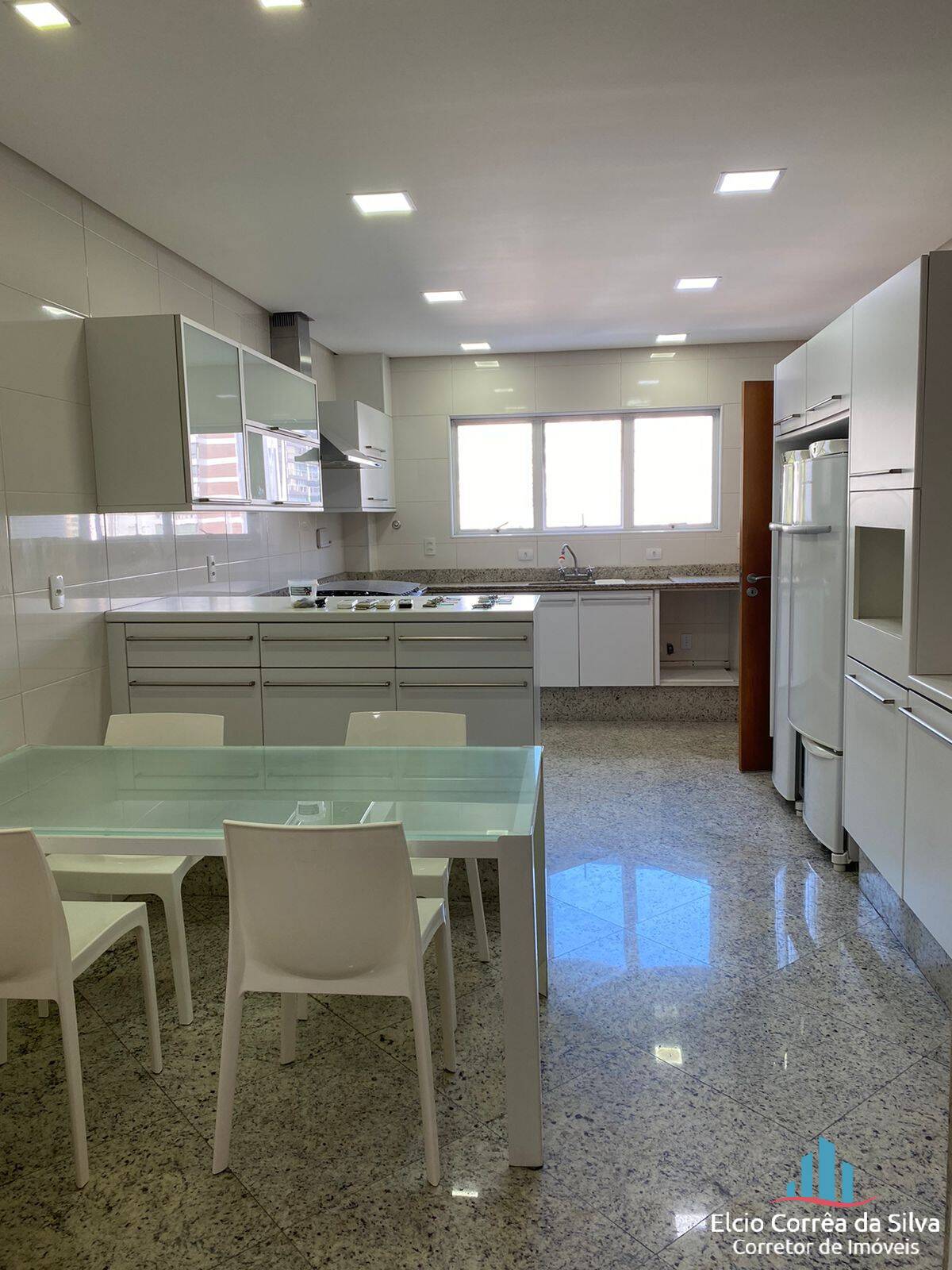 Apartamento para alugar com 3 quartos, 220m² - Foto 6