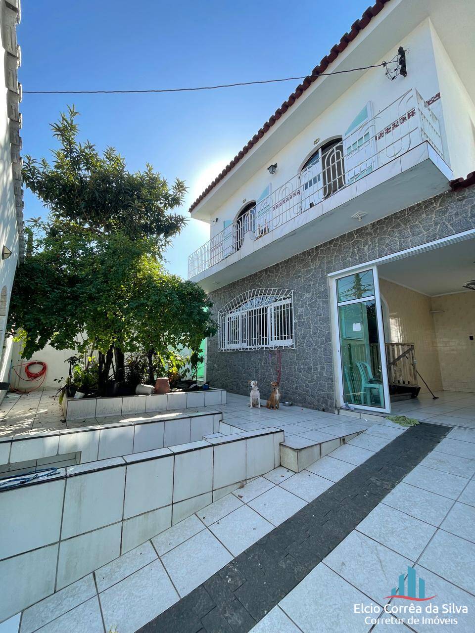 Casa à venda com 3 quartos, 300m² - Foto 1