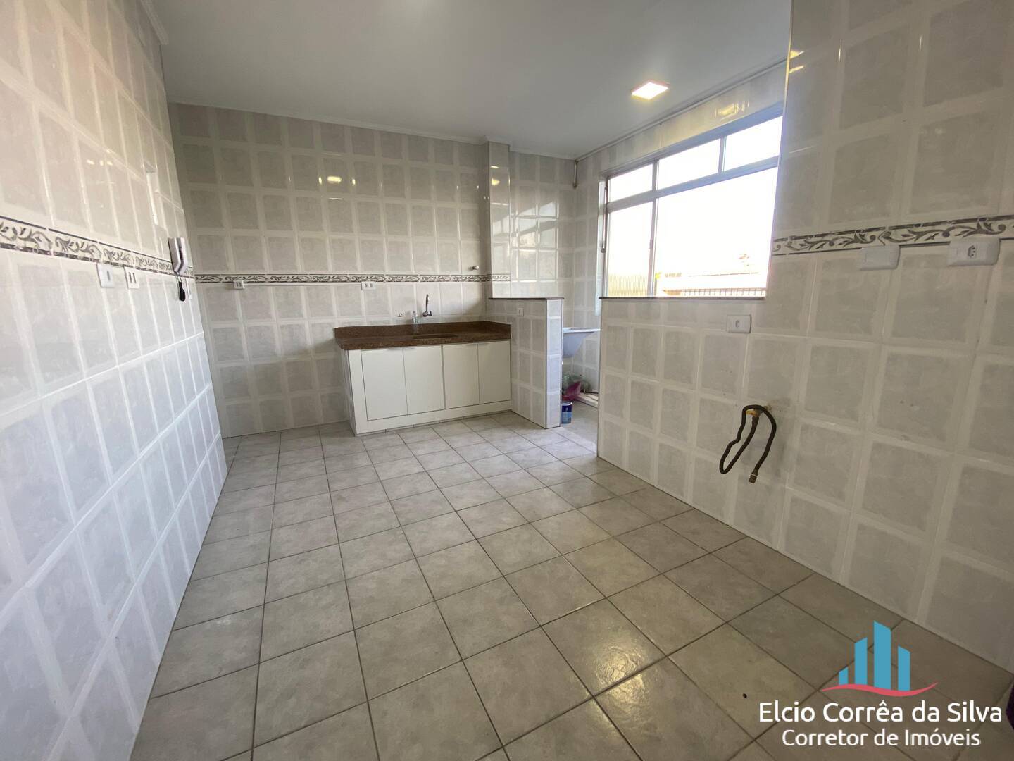 Apartamento à venda com 3 quartos, 108m² - Foto 2