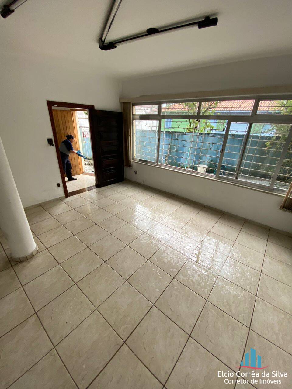 Casa para alugar com 3 quartos, 210m² - Foto 1