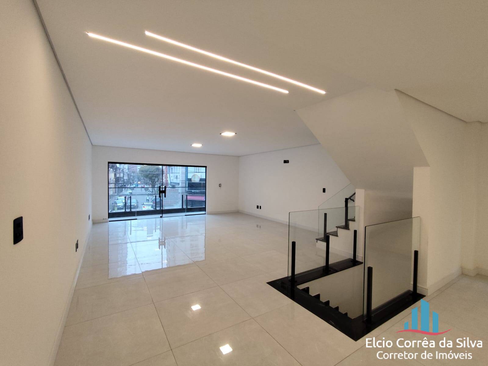 Casa à venda com 3 quartos, 280m² - Foto 1